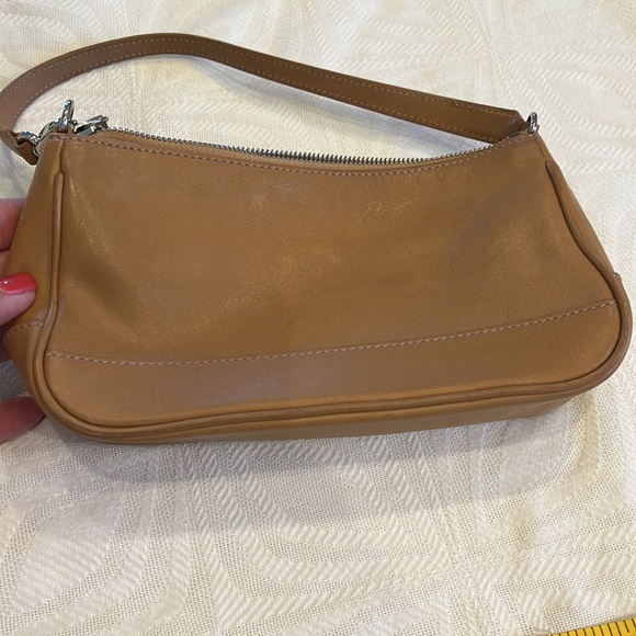 Coach bag- vintage small leather purse. Smoke free pet free home. Cute bag!! - Picture 9 of 12